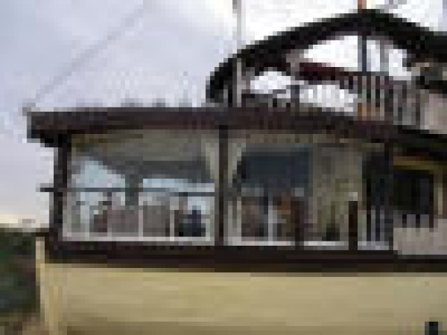 Rahmenlose Terassenverglasung - Promotion Pressemitteilungen - alicante