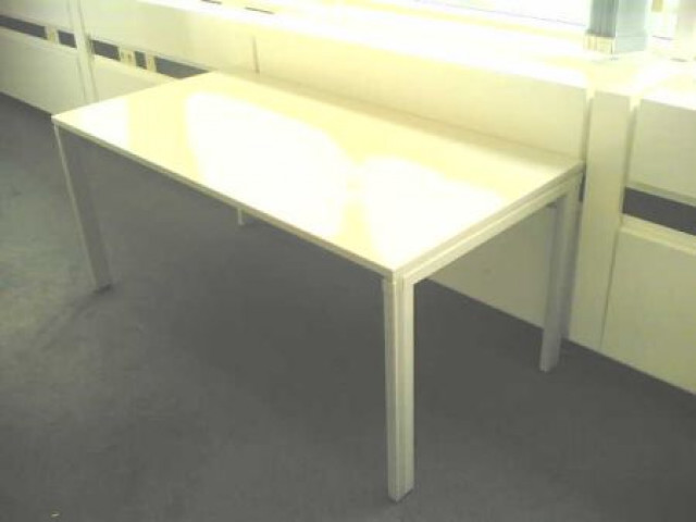 Schreibtisch - 4-Fuss - Buero Geschaeft - Frankfurt