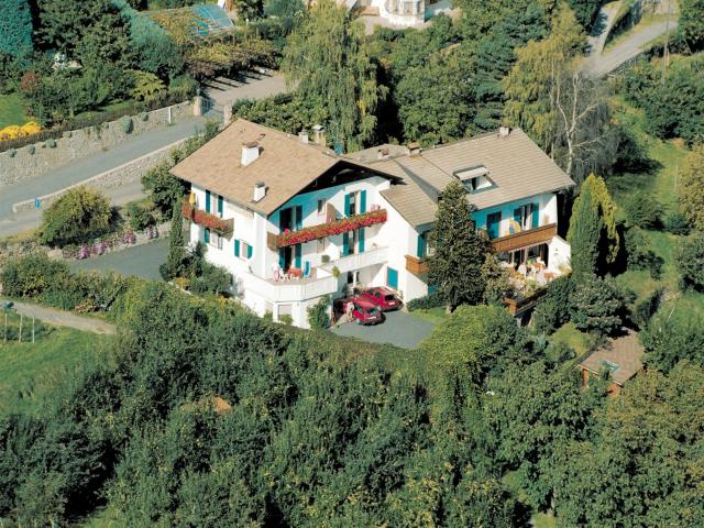 Dorf Tirol Südtirol Italien Urlaub bei Garni Sonnleiten - Ferienwohnung Haus - Dorf Tirol