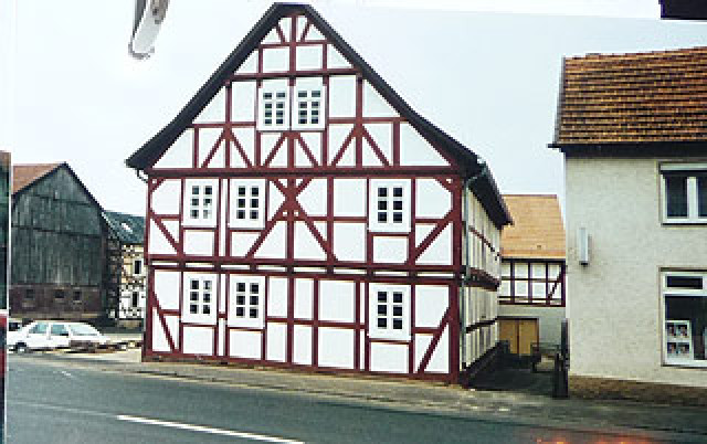 Wohn-u.Geschäftshs. im Zentrum - Immobilien - Niederaula